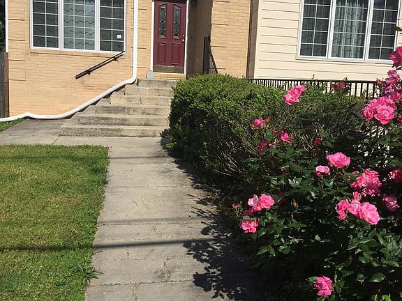 4th image of 10109 Dickens Ave
