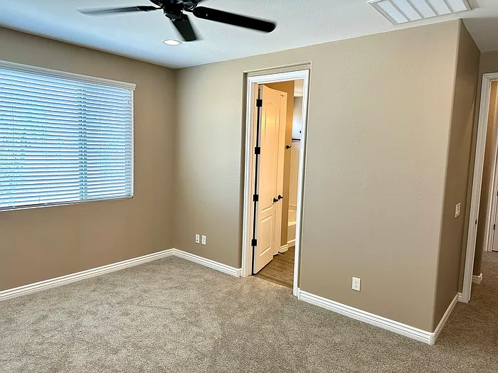 2930 E Sunland Ave — Photo 19