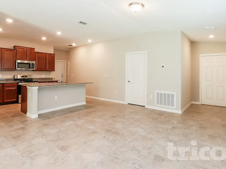 1724 Broad Winged Hawk Dr — Photo 2
