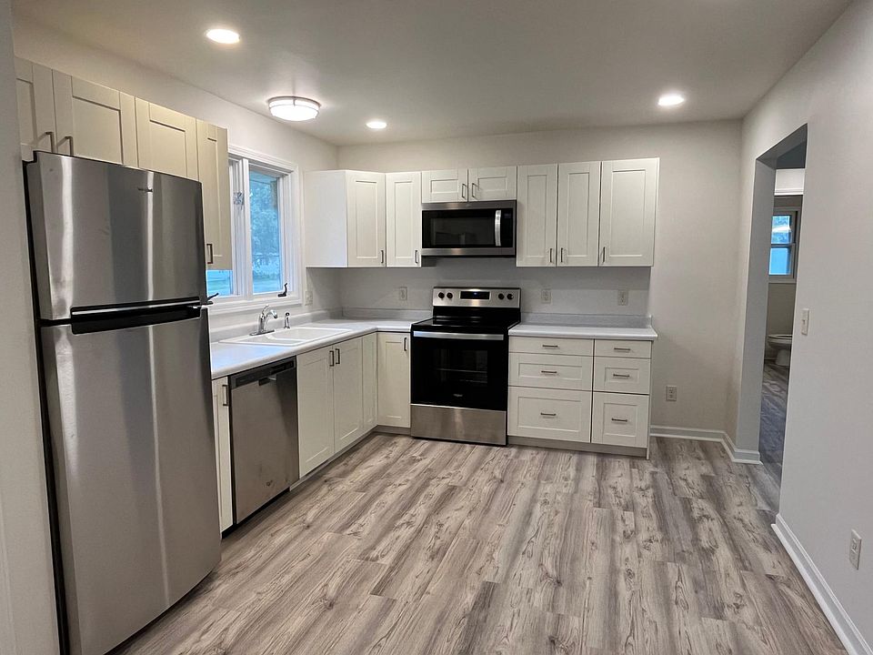 1st image of 2704 Hyacinth Ave