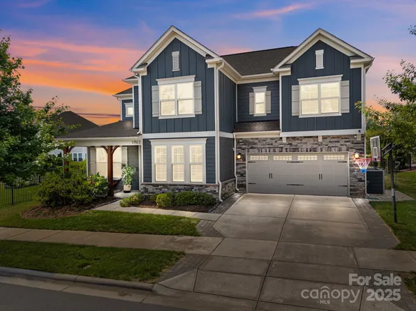 17513 Julees Walk Ln, Davidson, NC 28036