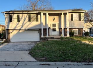 2220 Glenoro Dr, Florissant, MO 63033