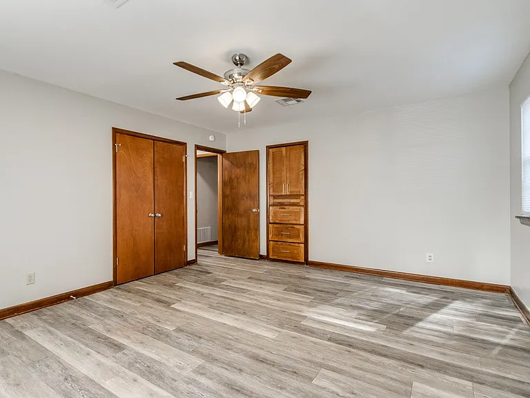 421 Foreman Ave — Photo 15