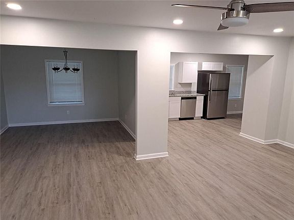 3rd image of 700 Lynn Cir SW