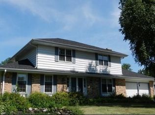 W177N8662 Lynwood Dr, Menomonee Falls, WI 53051