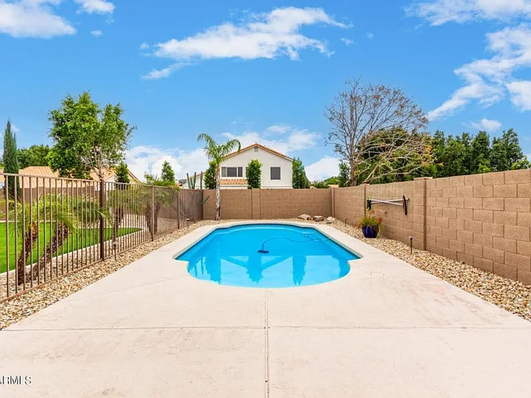 7217 W Crest Ln — Photo 38