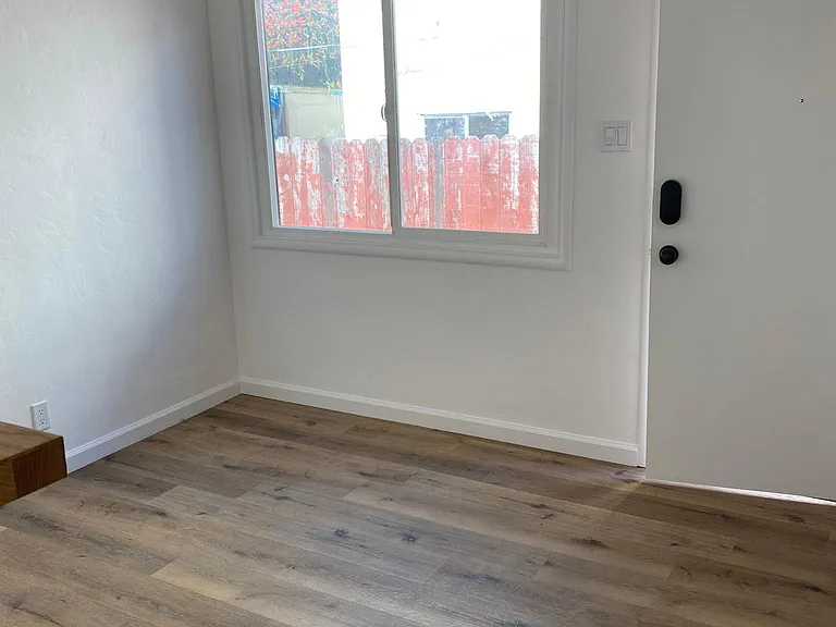 5906 Alameda Ave — Photo 2