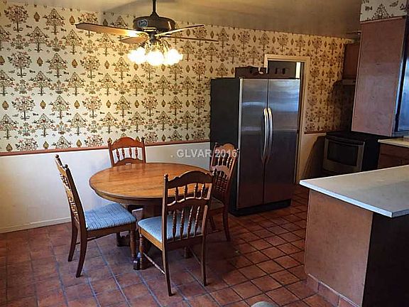 4th image of 209 Eldorado Canyon St