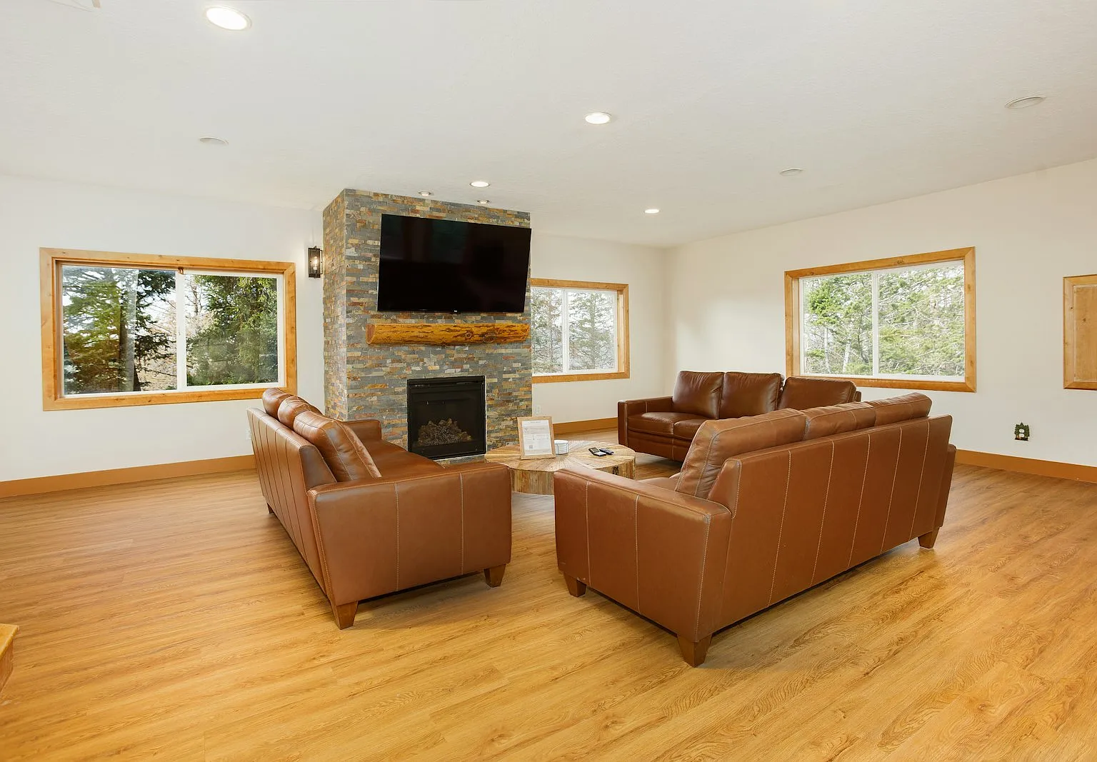 390 Matterhorn Drive — Photo 3