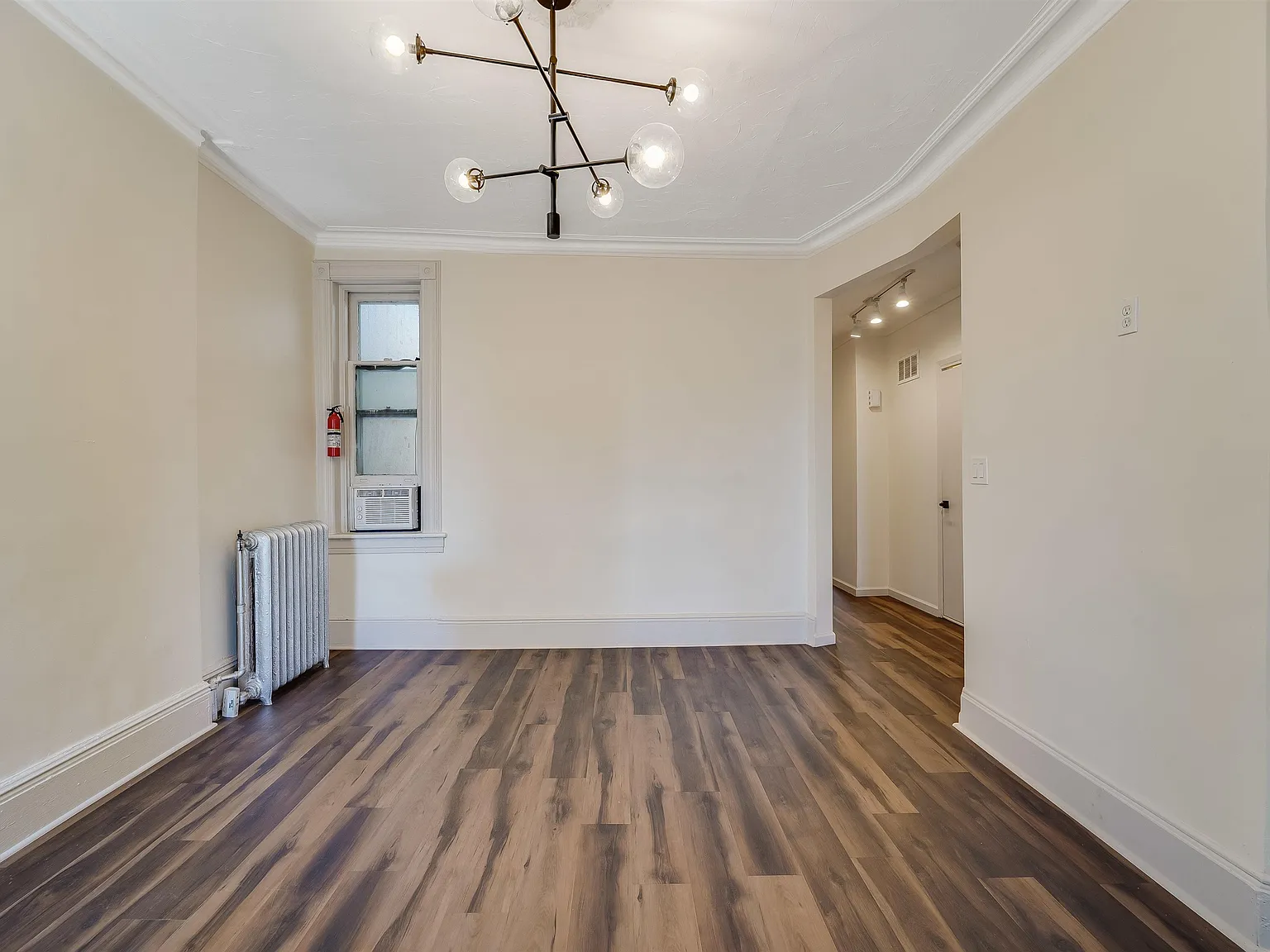 3 bed, 1.0 bath, $2,849 — Photo 4