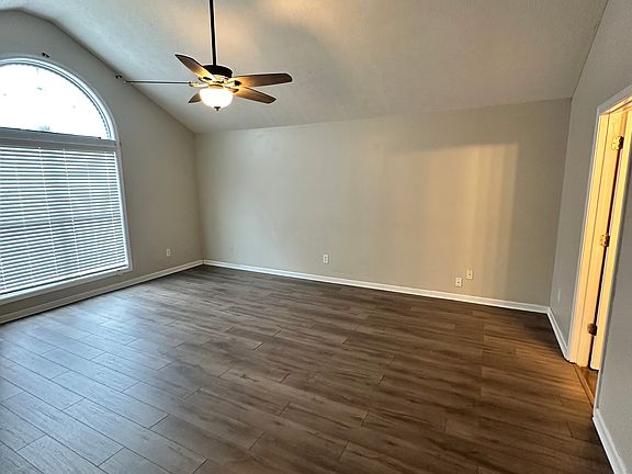 3rd image of 282 Lee Road 293