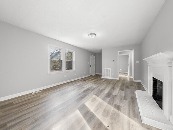 3rd image of 210 Monroe St