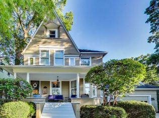 77 Lawton Rd, Riverside, IL 60546