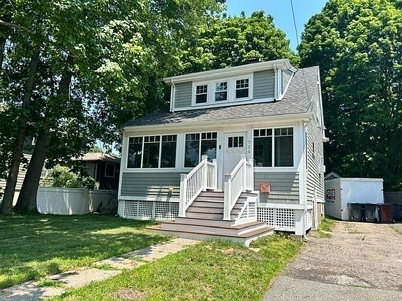 3rd image of 724 East St