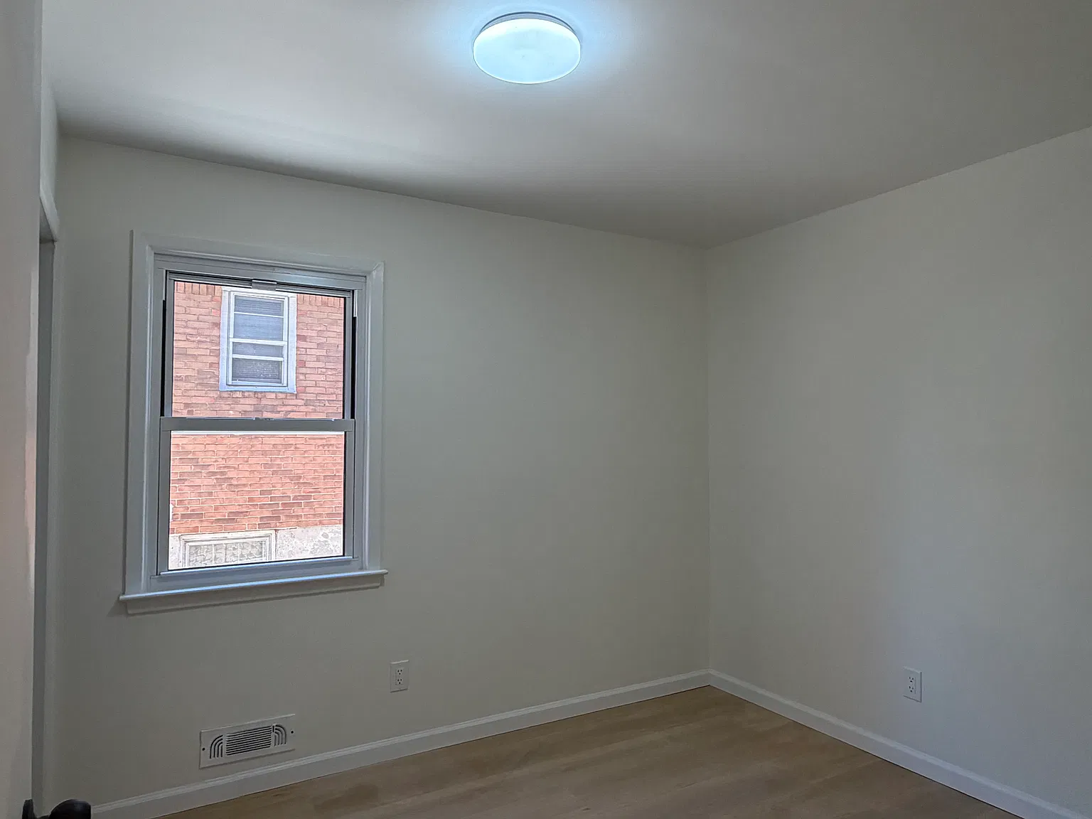 3 bed, 1200 sqft, $2,980 — Photo 4