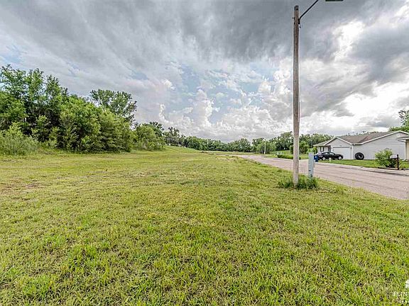 2nd image of 700 & 704 Jerry Dr