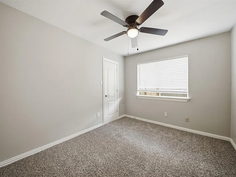 16310 Emberwood Dr — Photo 25