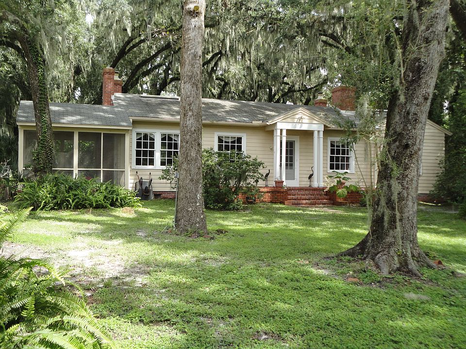 Adorable 1940's Bungalow