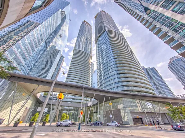 12 York St, Toronto, ON