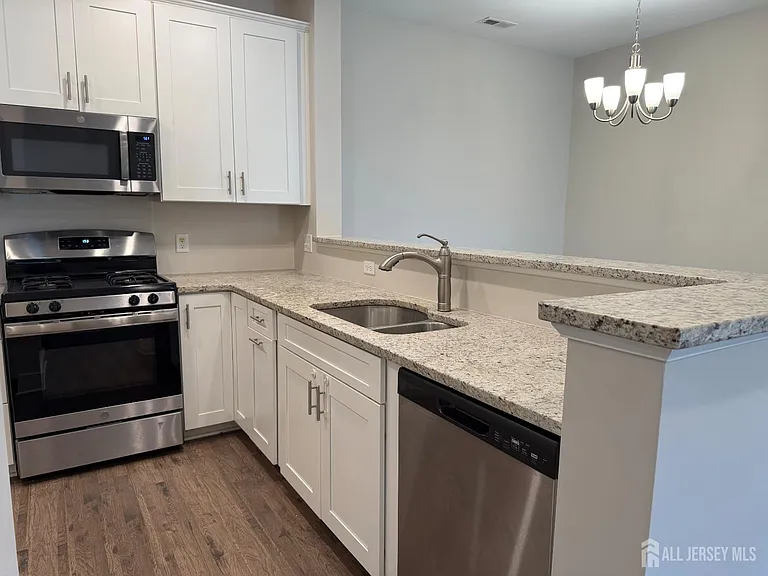 816 Stiller Ln #816 — Photo 6