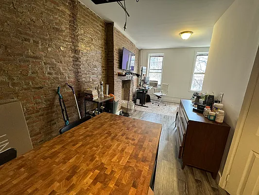 Rented by Delmark Realty LLC | media 18