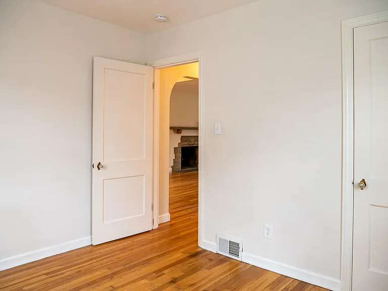 Beverly Pl — Photo 18