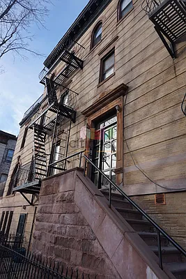 Rented by Citi Nest Group LLC | media 31