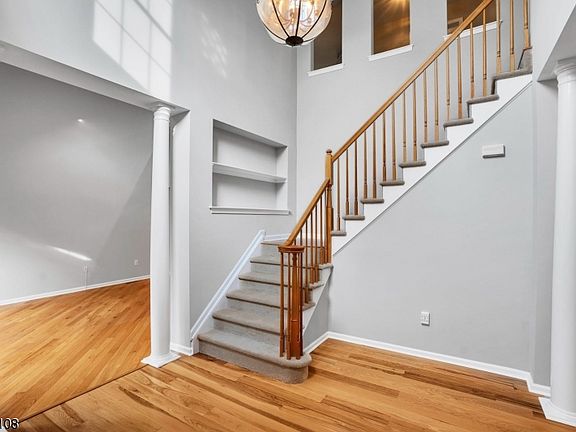 4th image of 48 Loft Dr