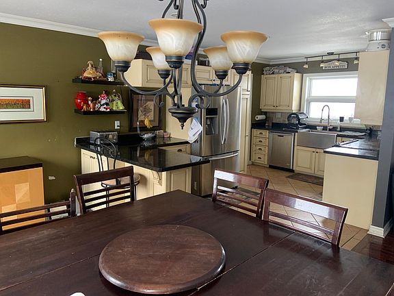 Kitchen Dining Area