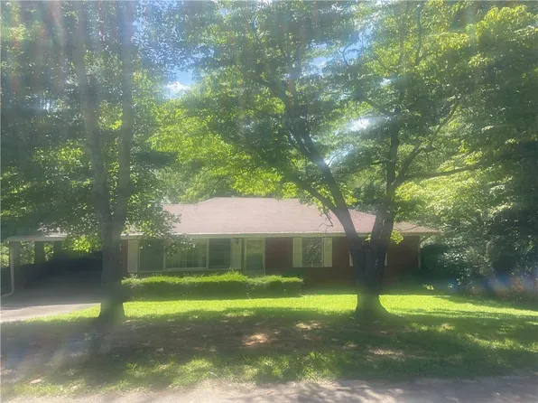 3013 Scenic Dr, Gainesville, GA 30506