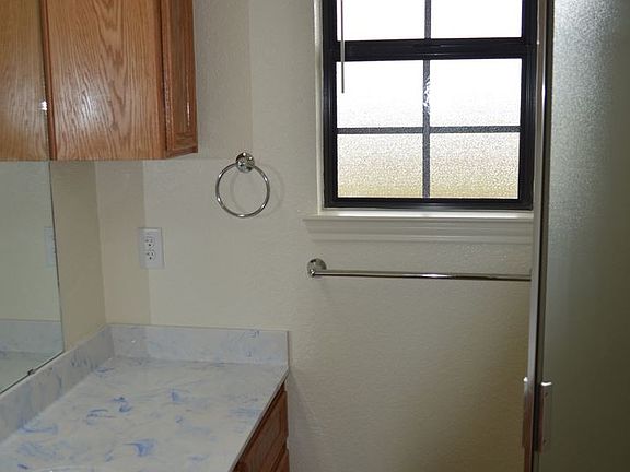 5th image of 913 Daisy Dr Unit A