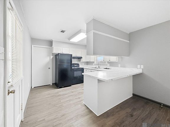 4th image of 10131 Buttercup Dr