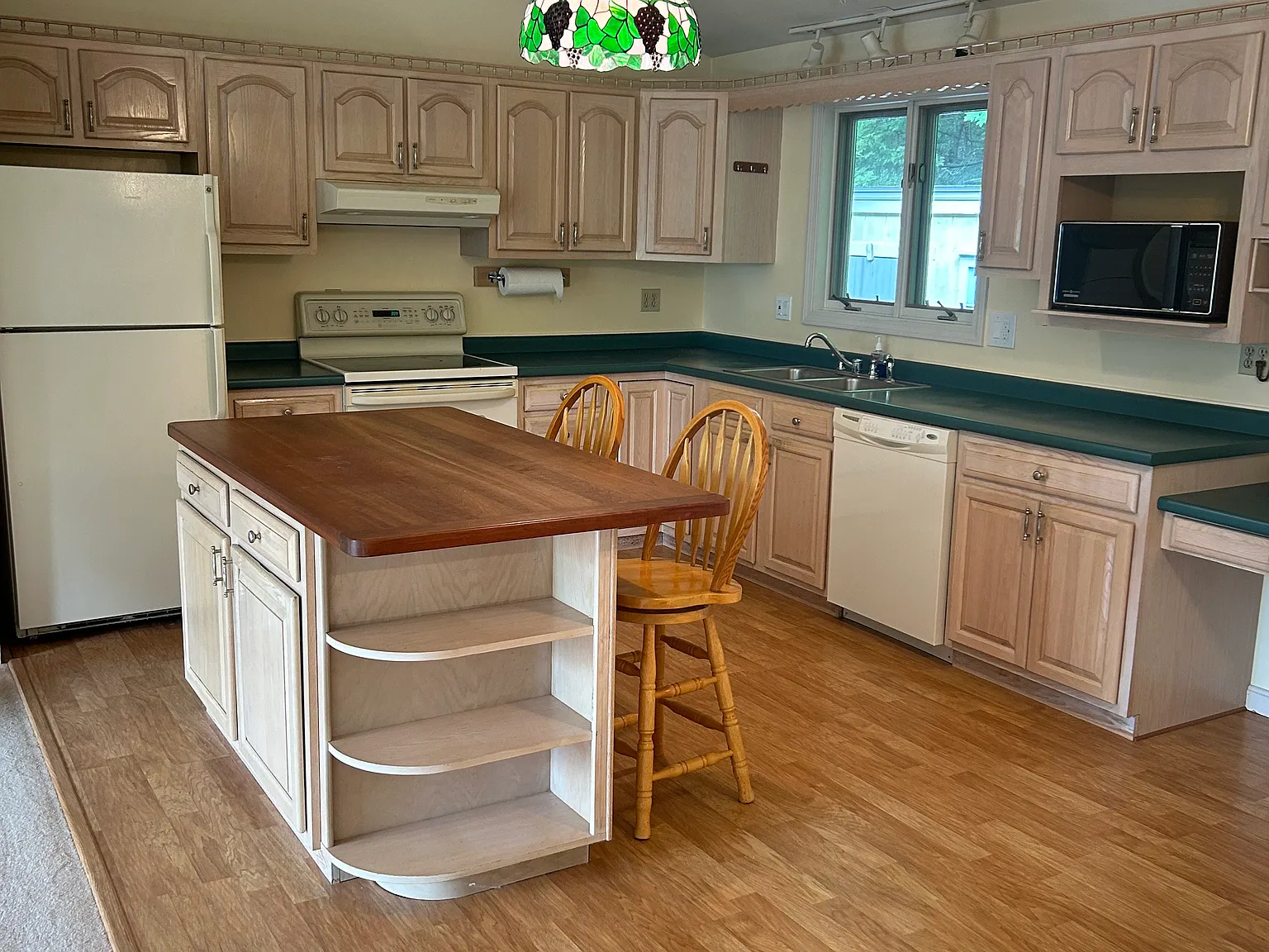 427 Memorial Dr — Photo 3