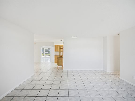 3rd image of 1144 SE 32nd Ter
