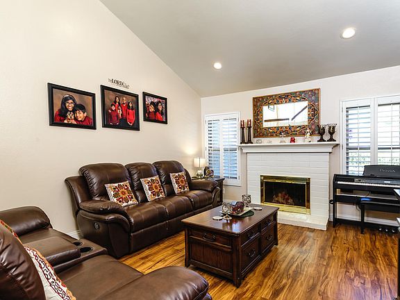 3rd image of 966 Murdoch Ln