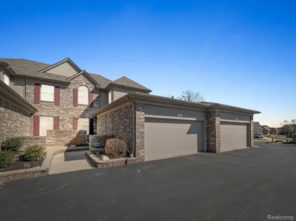 11337 Black Walnut Ct, Washington, MI 48094