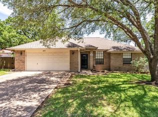 2004 Sandalwood Ln, Bryan, TX 77807