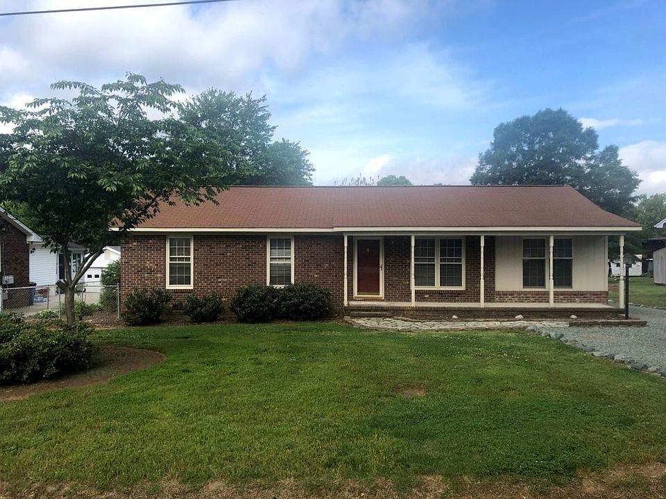 1st image of 207 Oakhurst St