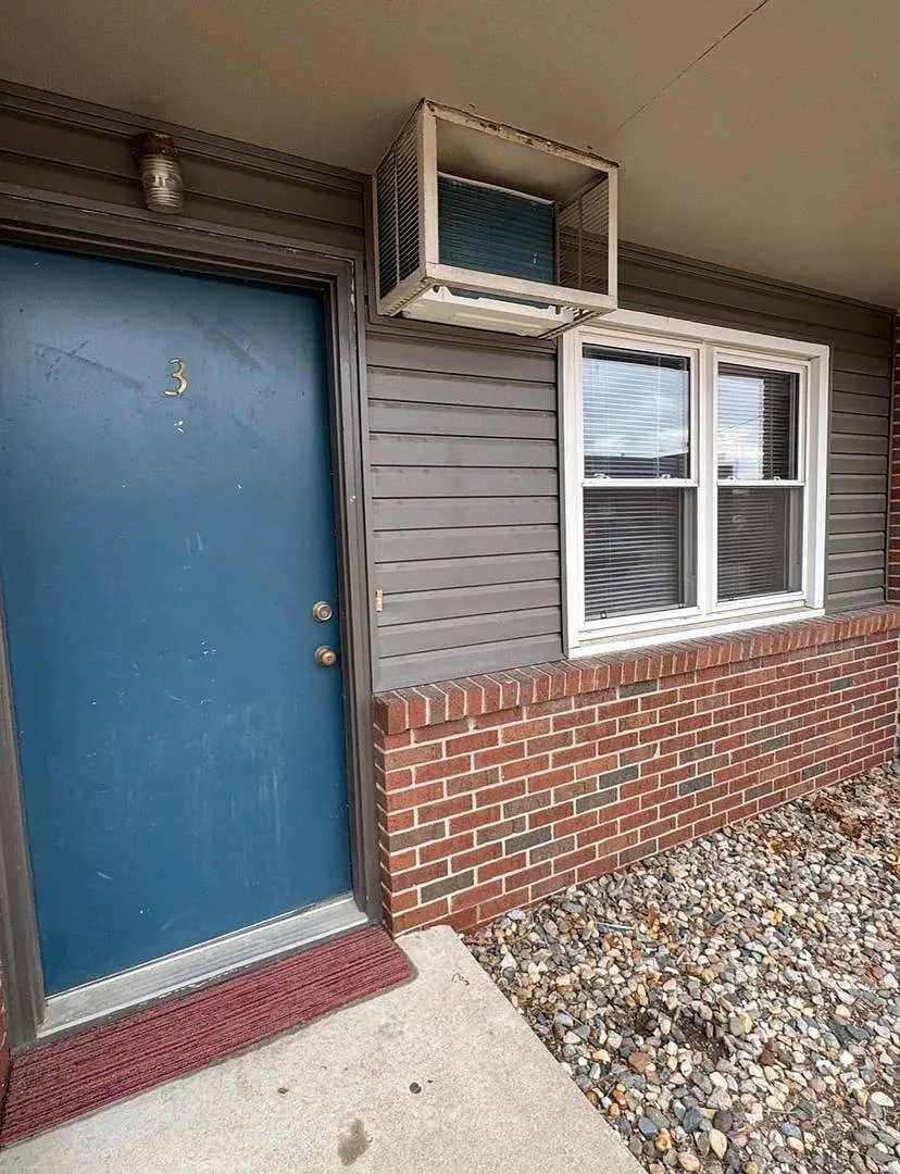 2330 Northwestern Ave — Photo 1