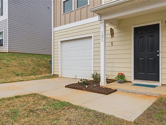 5th image of 131 Colonial Walk