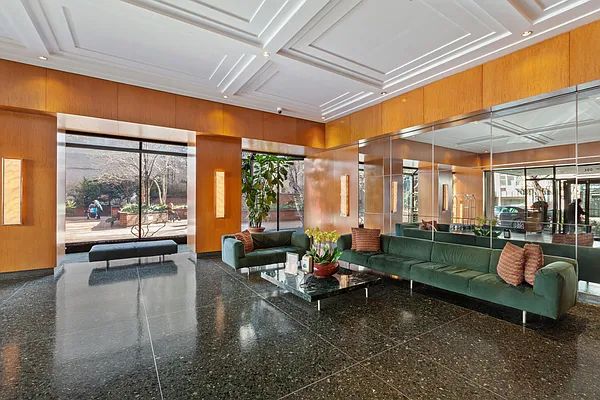 Sold by Compass | media 18