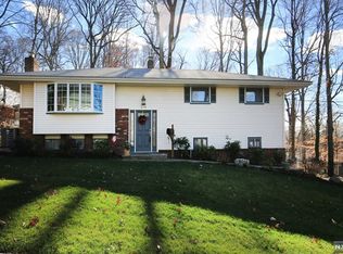 216 Homestead Pl, Park Ridge, NJ 07656