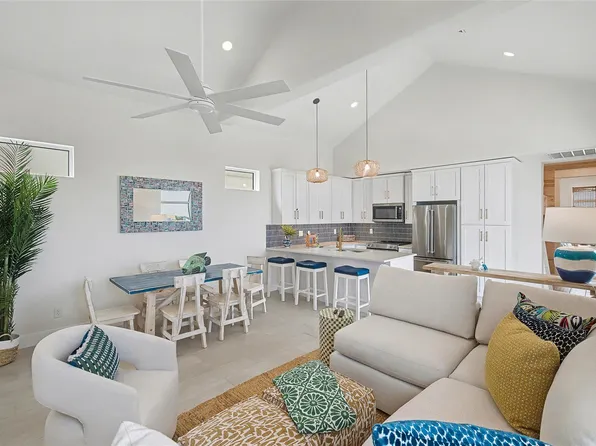 106 Porto Villageo Dr, Port Aransas, TX 78373