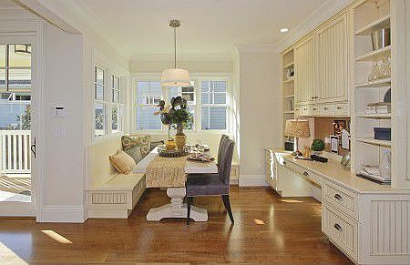 Eat-in Kitchen, Desk Area