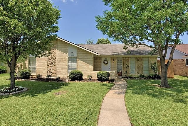 1st image of 2211 Stonebrook Dr