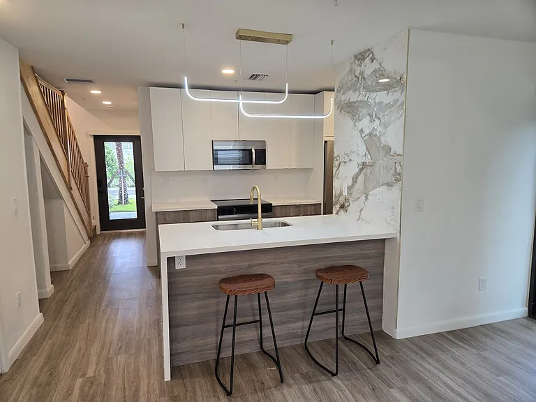 2511 Pierce St #7 — Photo 3
