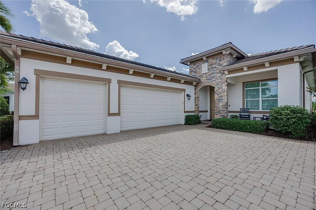 3 bed, 2.5 bath, 2020 sqft, $11,000 — Photo 4