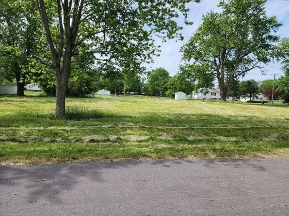 Highland Dr, Forsyth, IL 62535