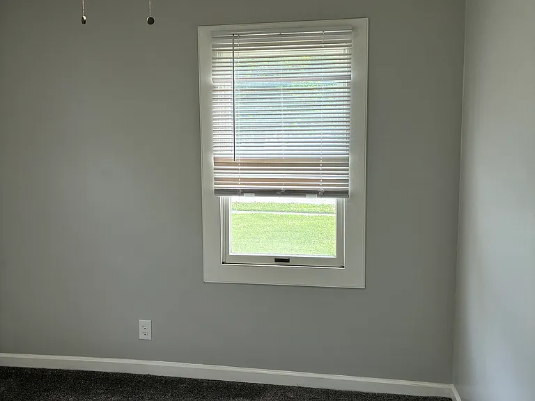 136 Flintstone Dr — Photo 2