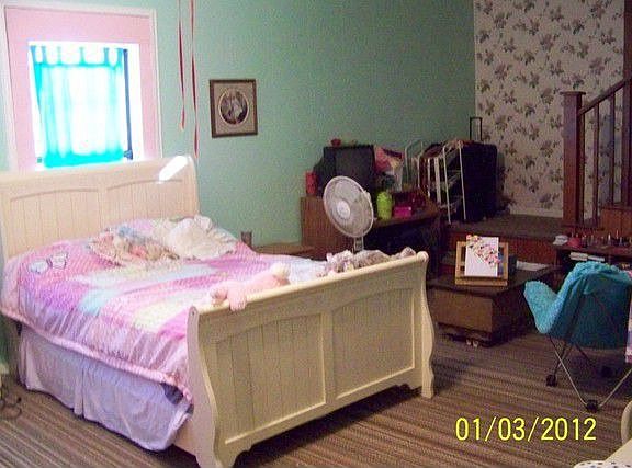 4th image of 301 E Doel Bean St
